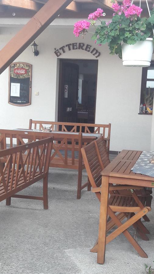 Benyei Fogado Panzio Es Etterem Bed and Breakfast Erdőbénye Eksteriør billede